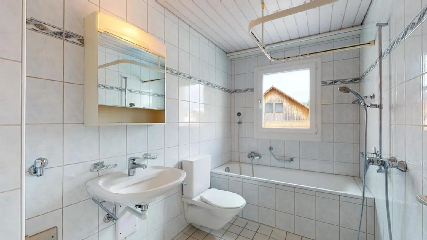 Helle Dachwohnung in ruhigem Quartier - Foto 7 von 9