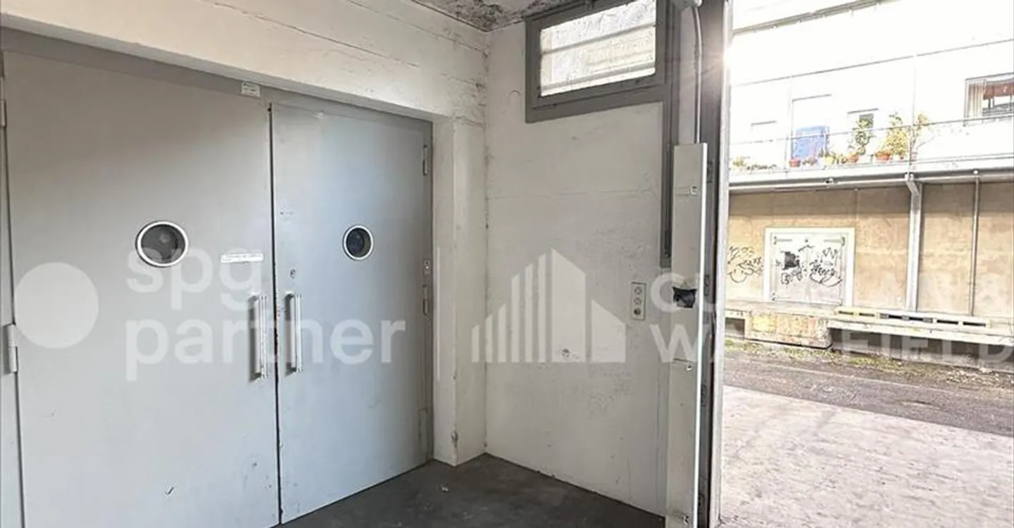 Office space for rent - Photo 1 of 6