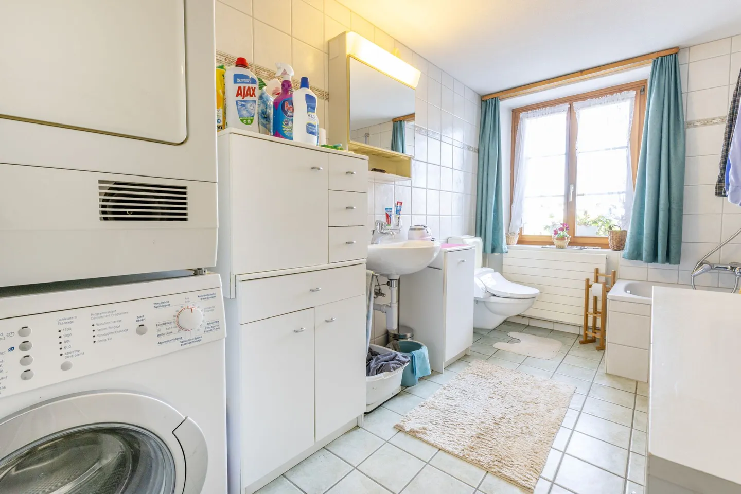 Freistehendes 7.5-Zimmer-Bauernhaus mit grosser Scheune, Garage und herrlichem Weitblick über die Felder - Foto 7 di 24