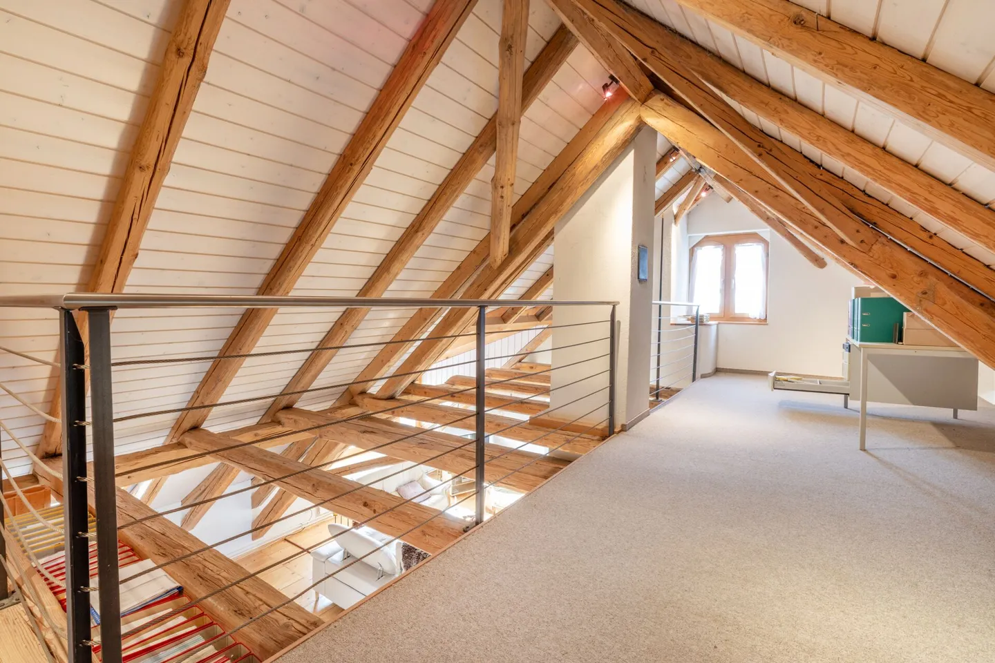 Freistehendes 7.5-Zimmer-Bauernhaus mit grosser Scheune, Garage und herrlichem Weitblick über die Felder - Foto 18 di 24