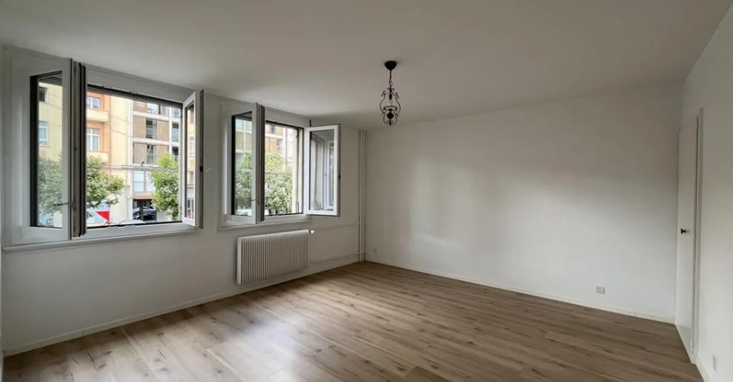 Große 3,5-Zimmer-Wohnung zu vermieten! - Foto 2 von 7