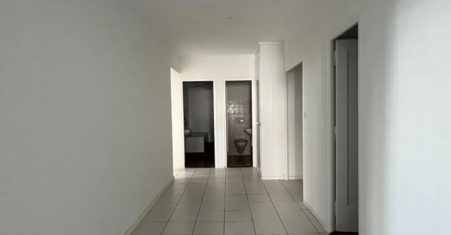 Große 3,5-Zimmer-Wohnung zu vermieten! - Foto 7 von 7