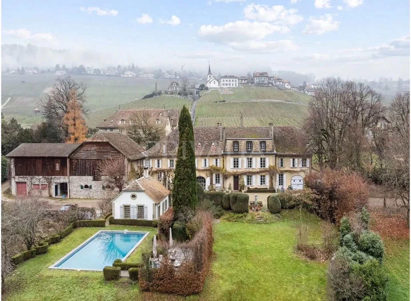 Herrenhaus mit Nebengebäuden und großem Park in Féchy - Foto 1 von 8