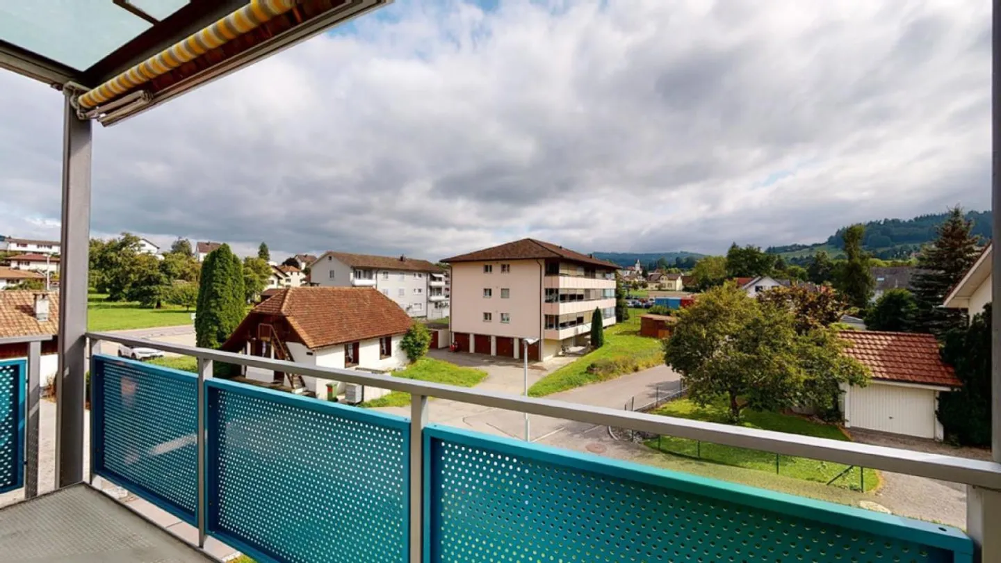 Helle Dachwohnung in ruhigem Quartier - Foto 8 von 9