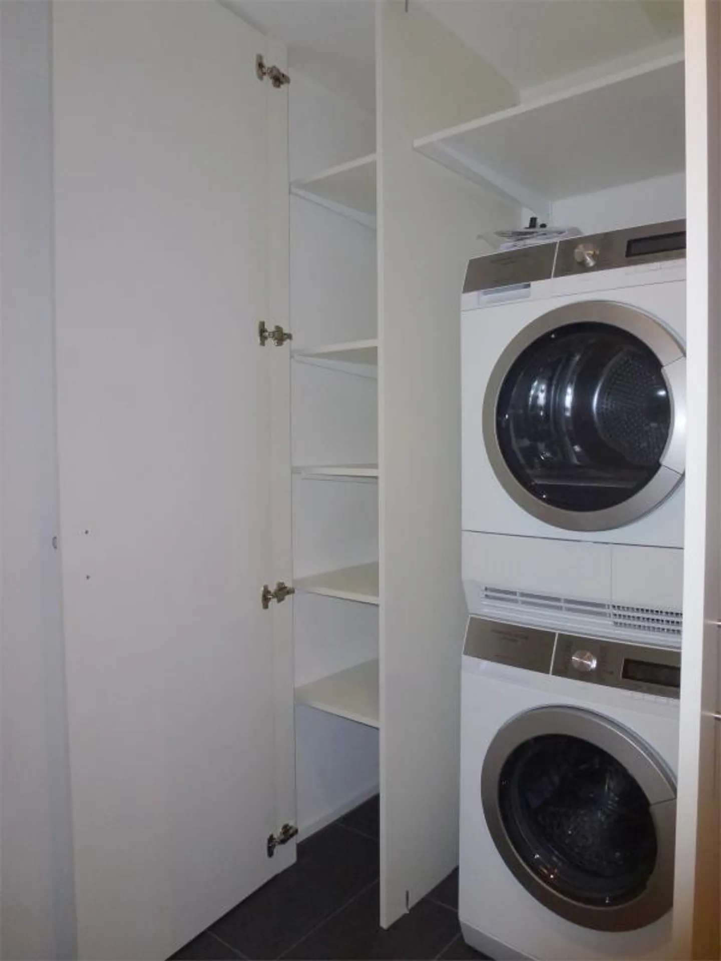 Grosszügige moderne Wohnung mit Garten - Foto 8 von 8