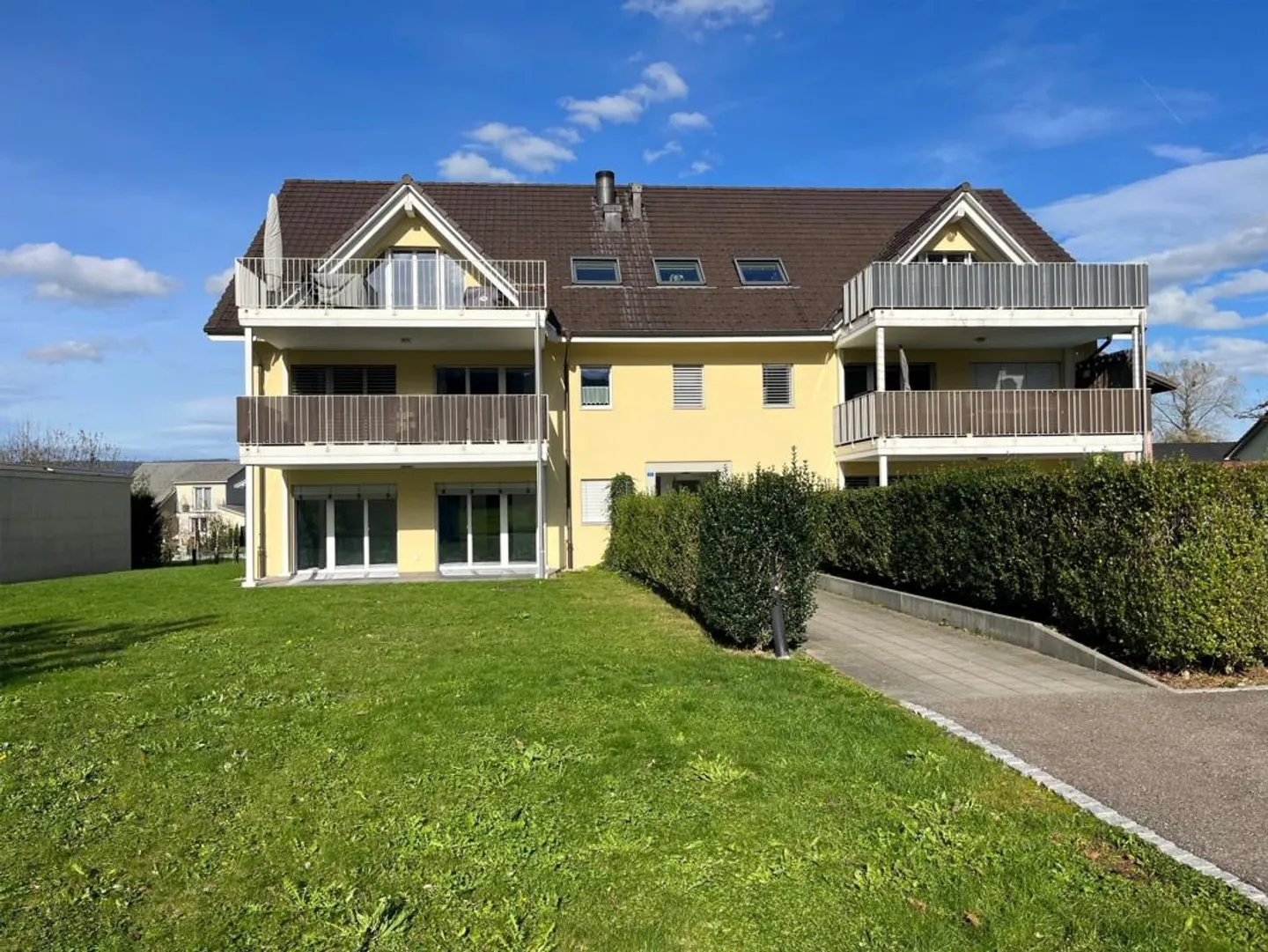 Grosszügige moderne Wohnung mit Garten - Foto 2 von 8