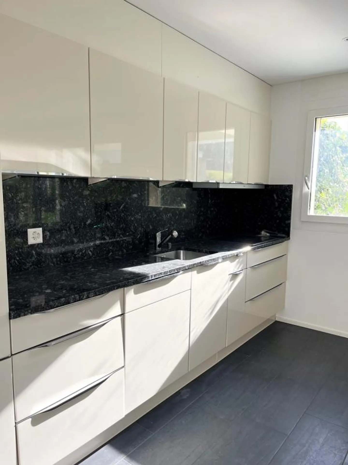 Grosszügige moderne Wohnung mit Garten - Foto 5 von 8
