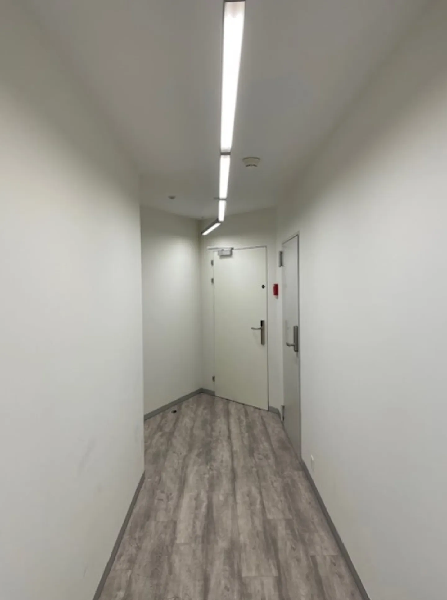 Espace de vente près de la gare - Photo 2 sur 7