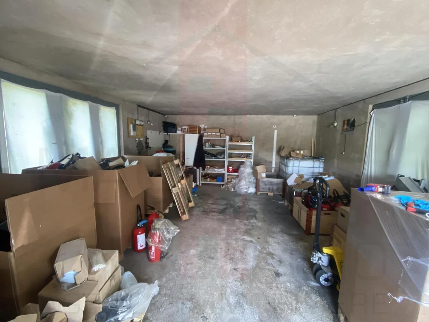 Building/Warehouse for sale in the center of Bassecourt - Photo 2 of 4