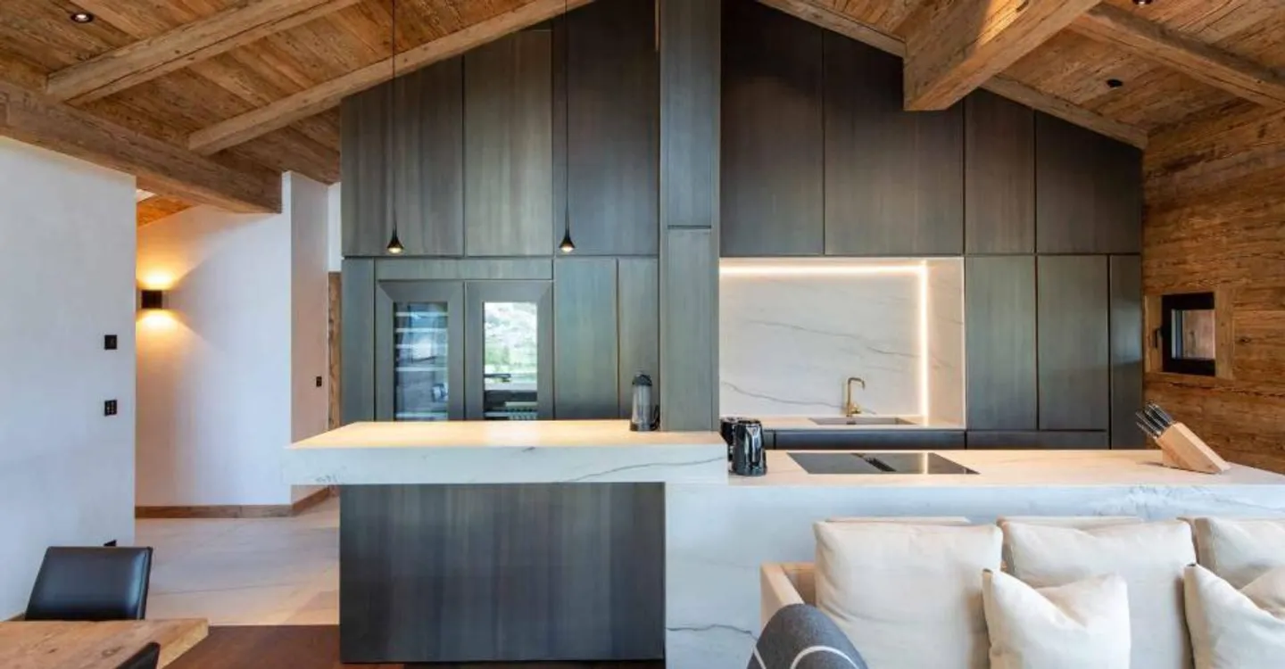 Außergewöhnliches Penthouse im Herzen des berühmten Hameau - Foto 2 von 6