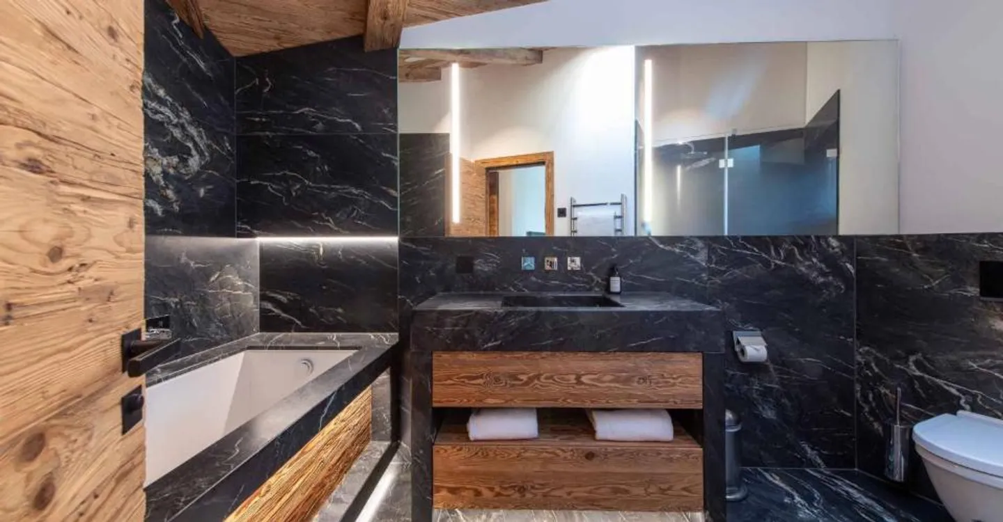 Außergewöhnliches Penthouse im Herzen des berühmten Hameau - Foto 6 von 6