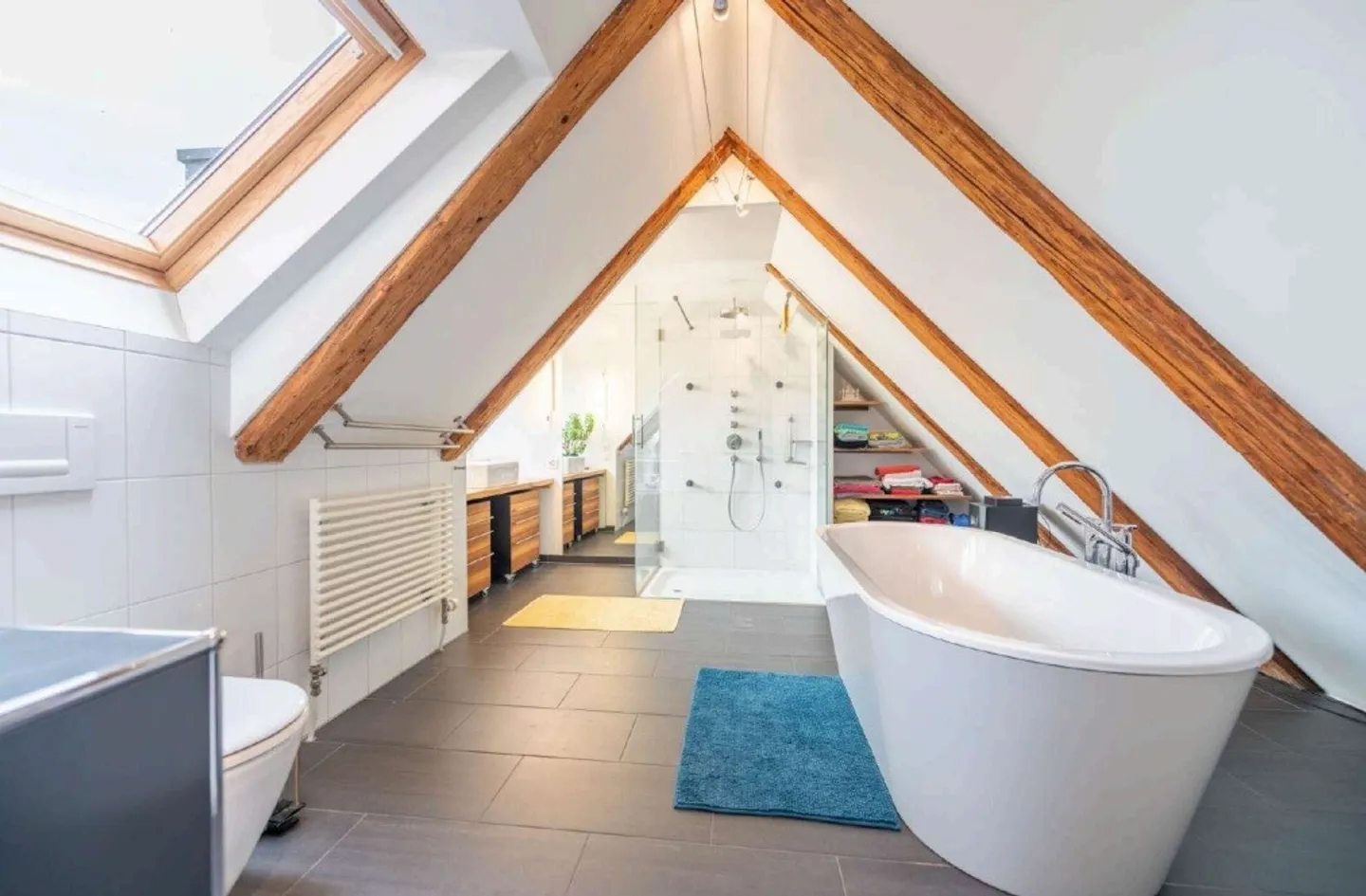 Charming 3-room attic apartment in a historic patrician house - Photo 6 of 10