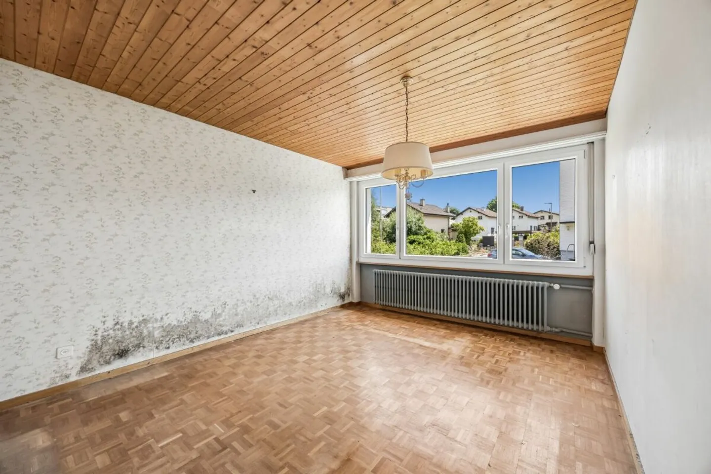Charming Single Family Home - Photo 8 of 11