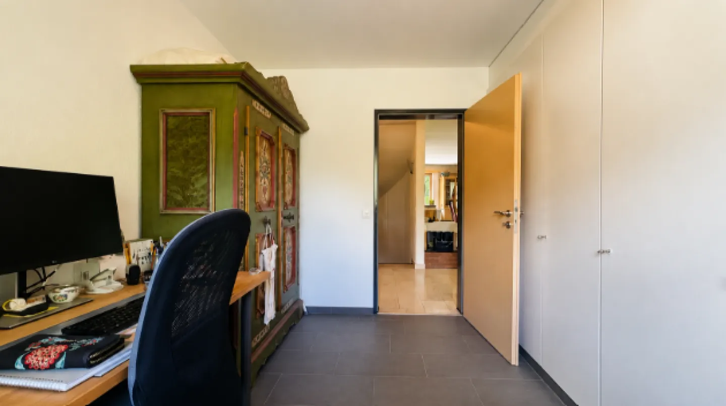 Sustainable 7.5-room single-family house with photovoltaic system, pool, sauna & fitness - Photo 13 of 22