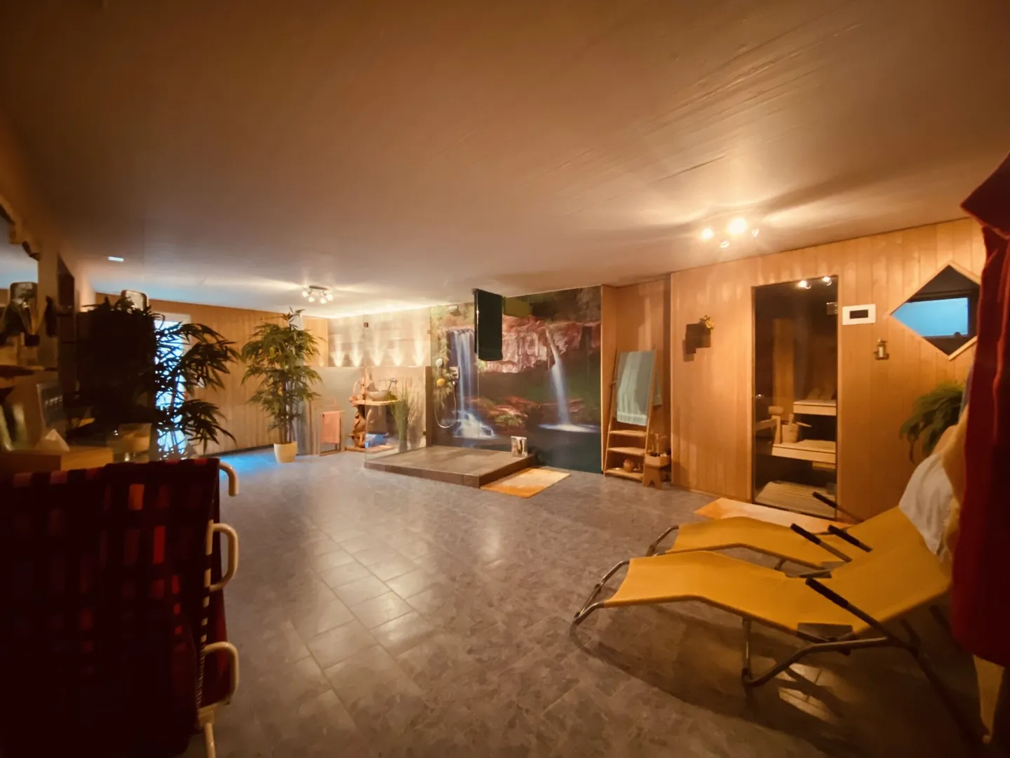Sustainable 7.5-room single-family house with photovoltaic system, pool, sauna & fitness - Photo 17 of 22