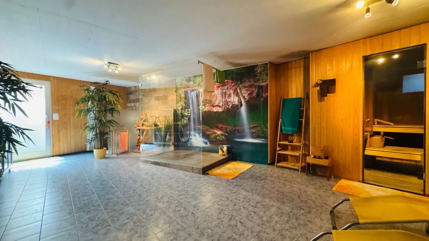 Sustainable 7.5-room single-family house with photovoltaic system, pool, sauna & fitness - Photo 18 of 22