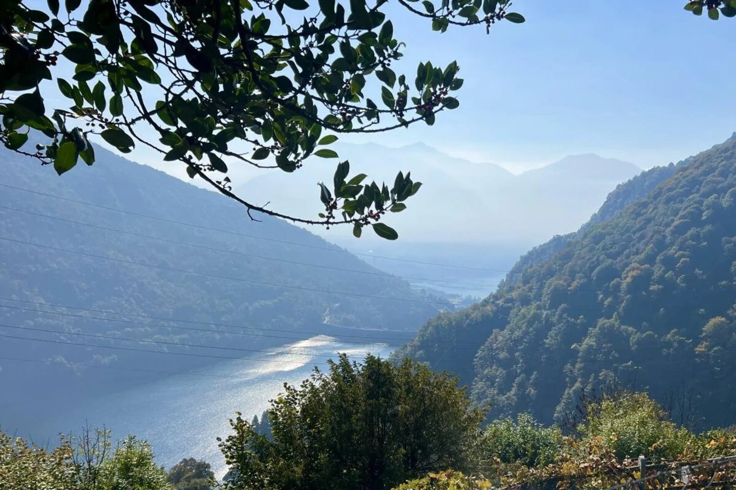 Casa in Pietra Ristrutturata con Grande Giardino e Terreno Edificabile Separato - Foto 3 di 30