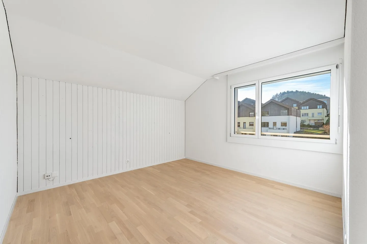 Appartamento mansardato luminoso con camino e balcone - 4.5 stanze appena ristrutturate... - Foto 8 di 11