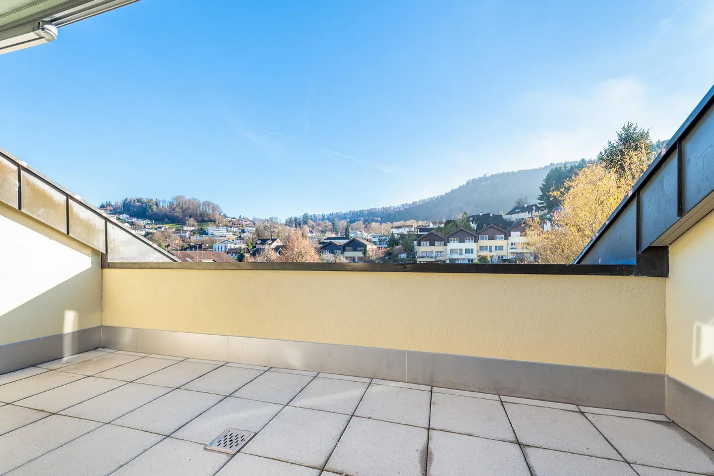 Appartamento mansardato luminoso con camino e balcone - 4.5 stanze appena ristrutturate... - Foto 11 di 11