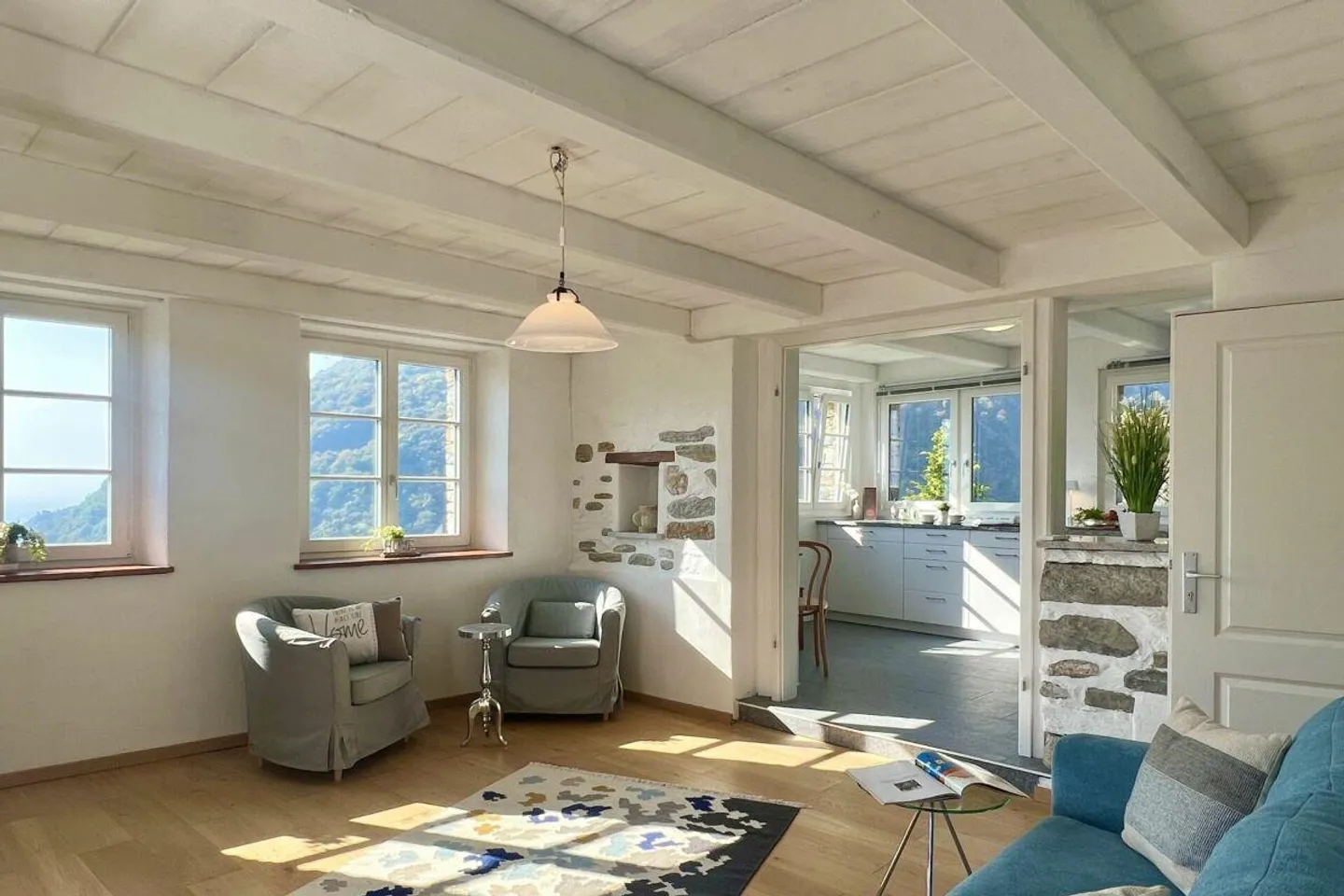 Casa in Pietra Ristrutturata con Grande Giardino e Terreno Edificabile Separato - Foto 7 di 30