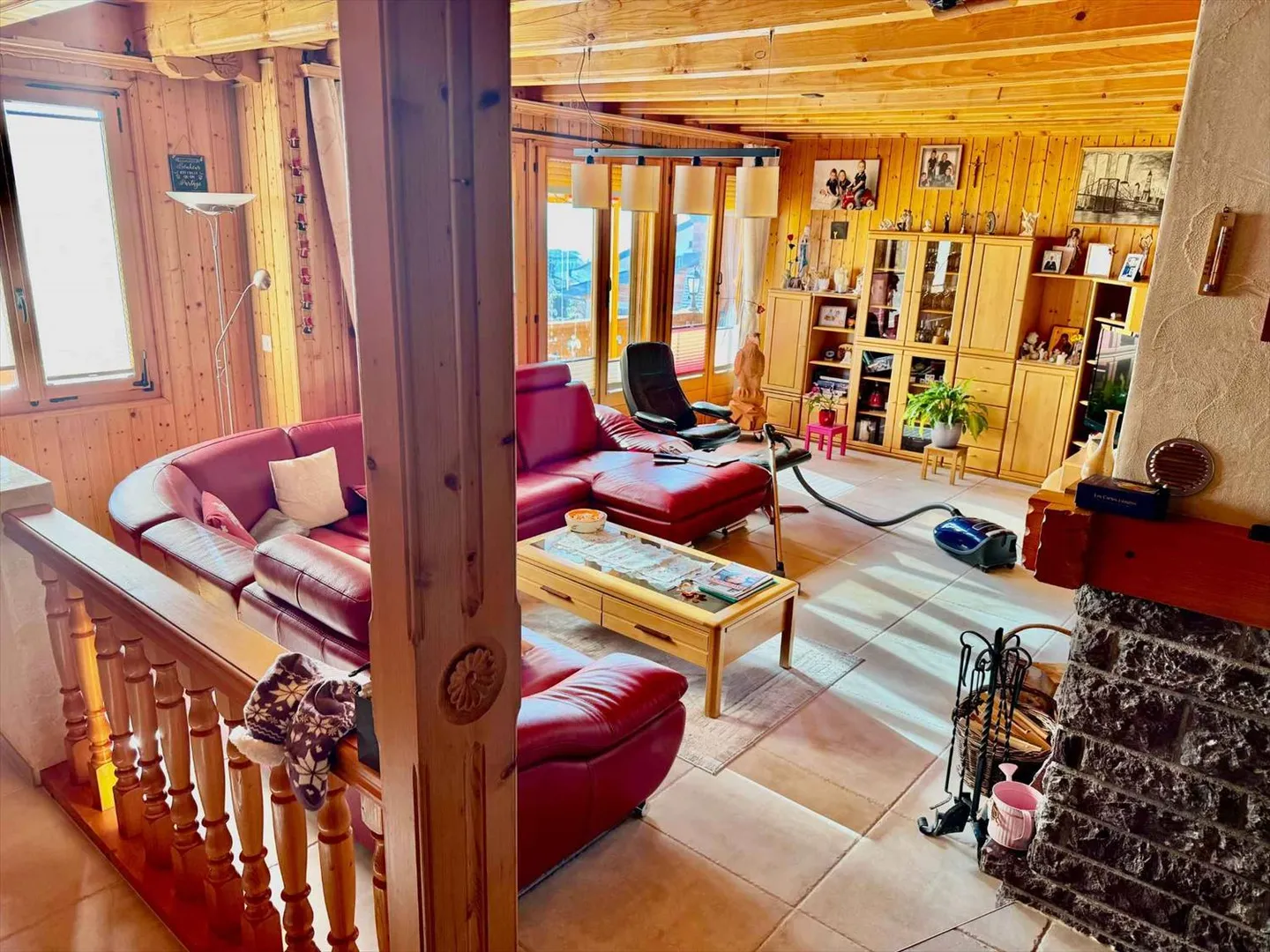 Stunning 6.5-room house - on the Coteau du Soleil - Photo 6 of 12