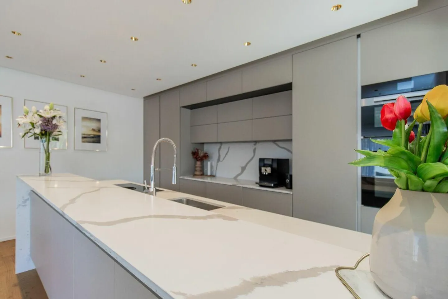 Design trifft Wohnkomfort - 5.5-Zimmer-Einfamilienhaus mit hochwertigem Ausbau und Aussenpool - Foto 11 von 18