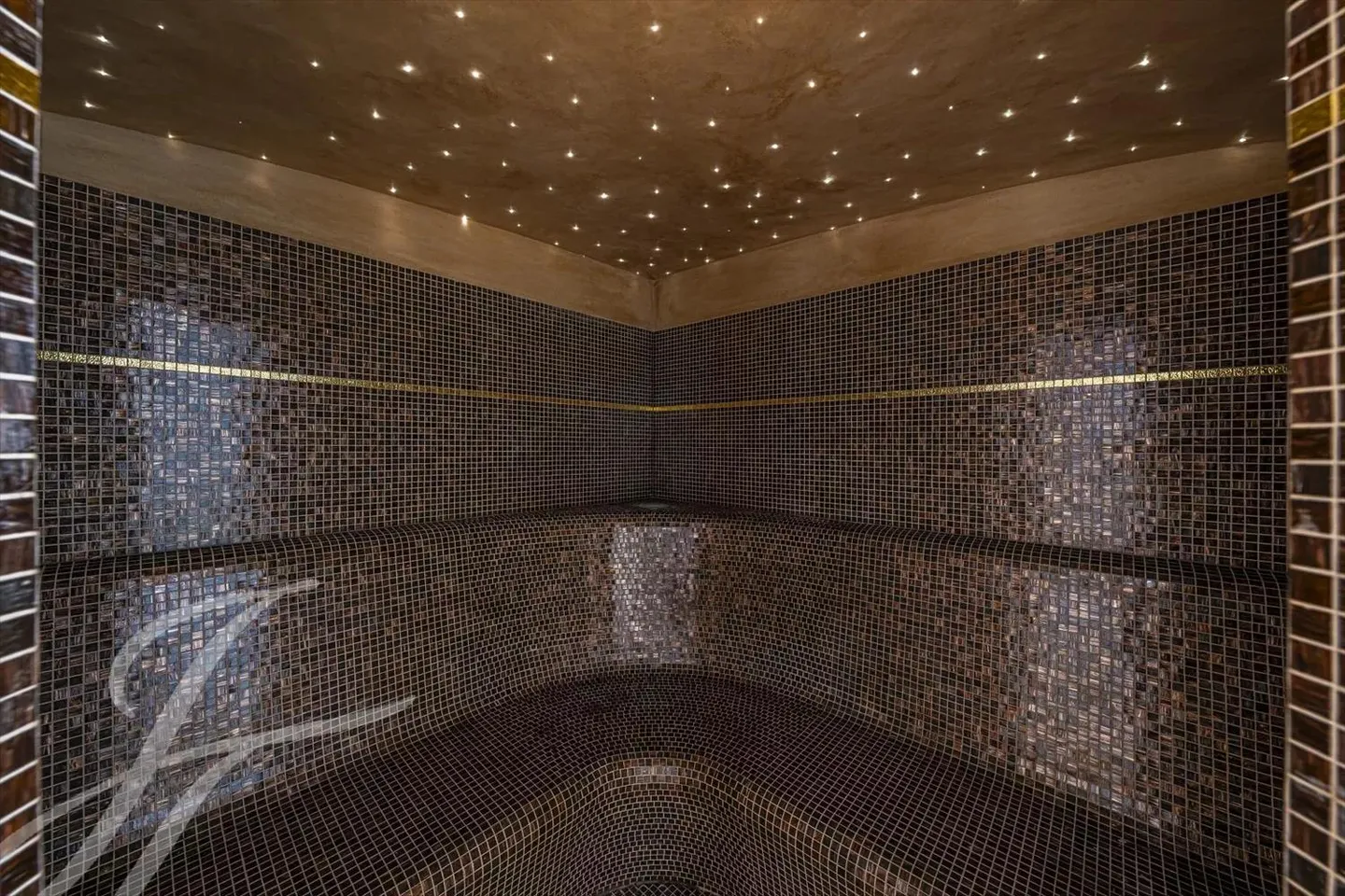 Magnificent high-end property with an indoor swimming pool! - Photo 6 of 10