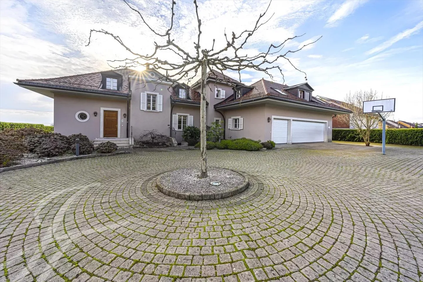 Magnificent high-end property with an indoor swimming pool! - Photo 9 of 10