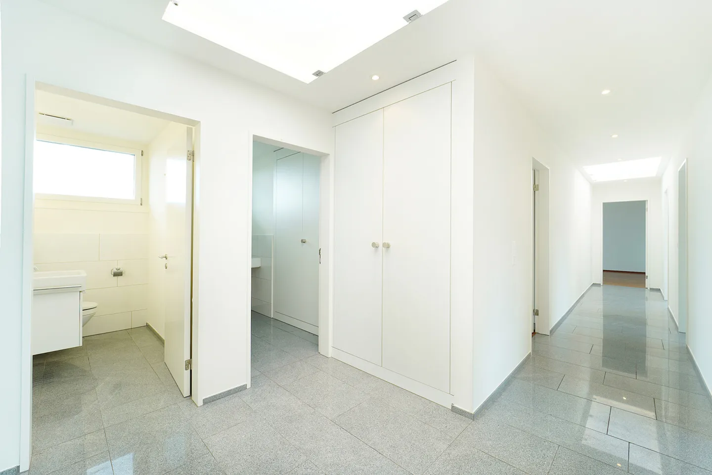 Appartement de luxe en attique avec vue sur le lac - Photo 3 sur 11