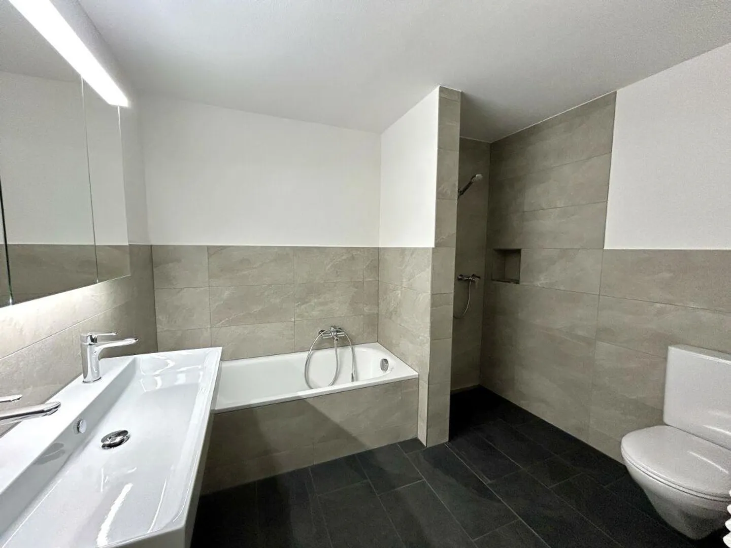 Bright apartment with a breathtaking view of Chläggi - Photo 3 of 8