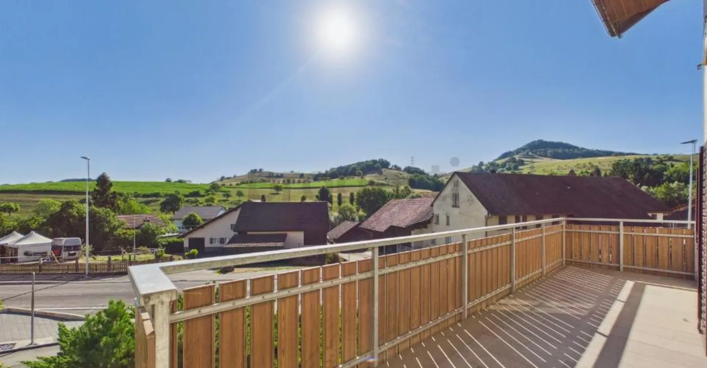 Charming and bright apartment with a beautiful balcony, including a parking space - Photo 1 of 12
