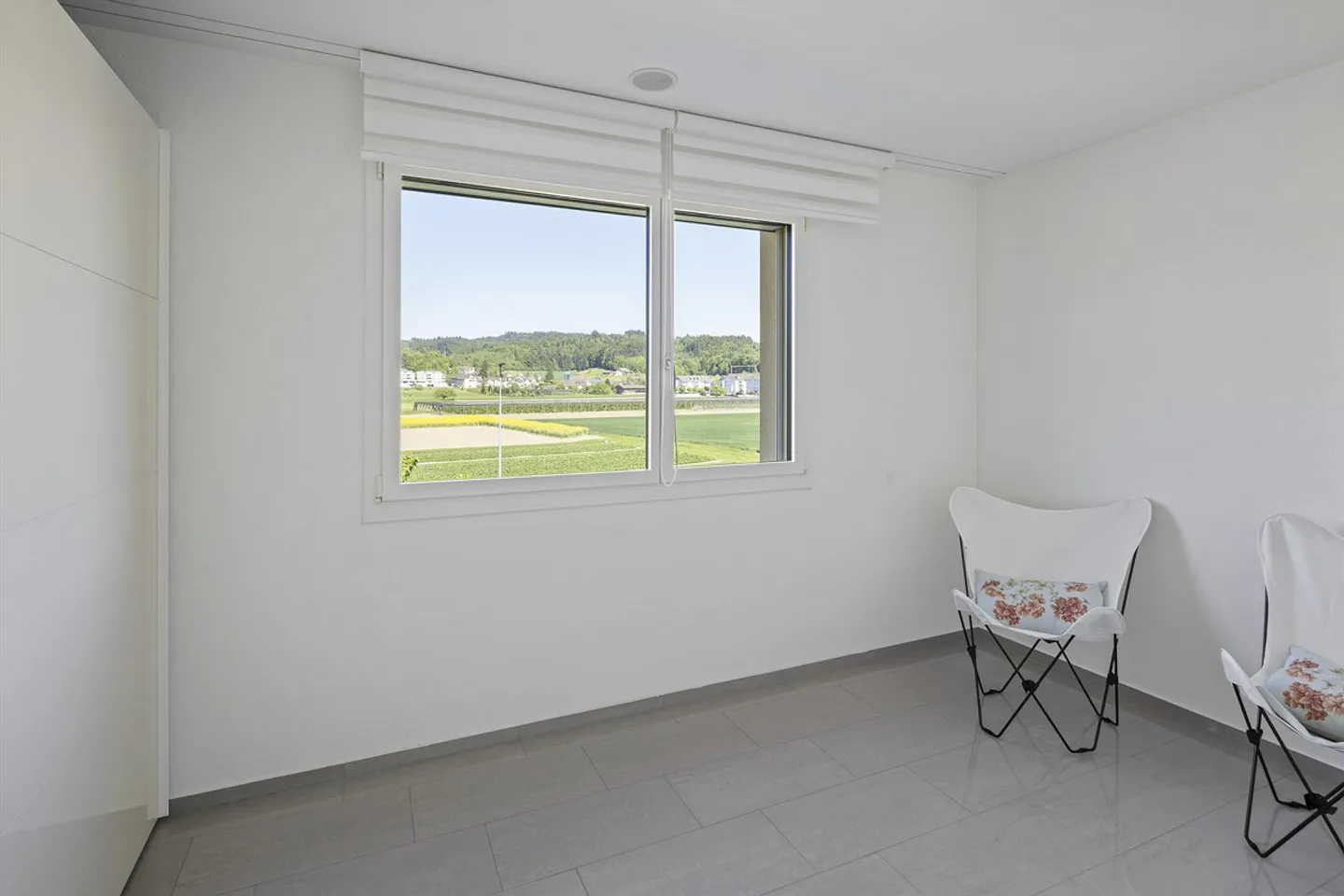 Cozy-modern gem with plenty of light in a central location - Photo 8 of 13