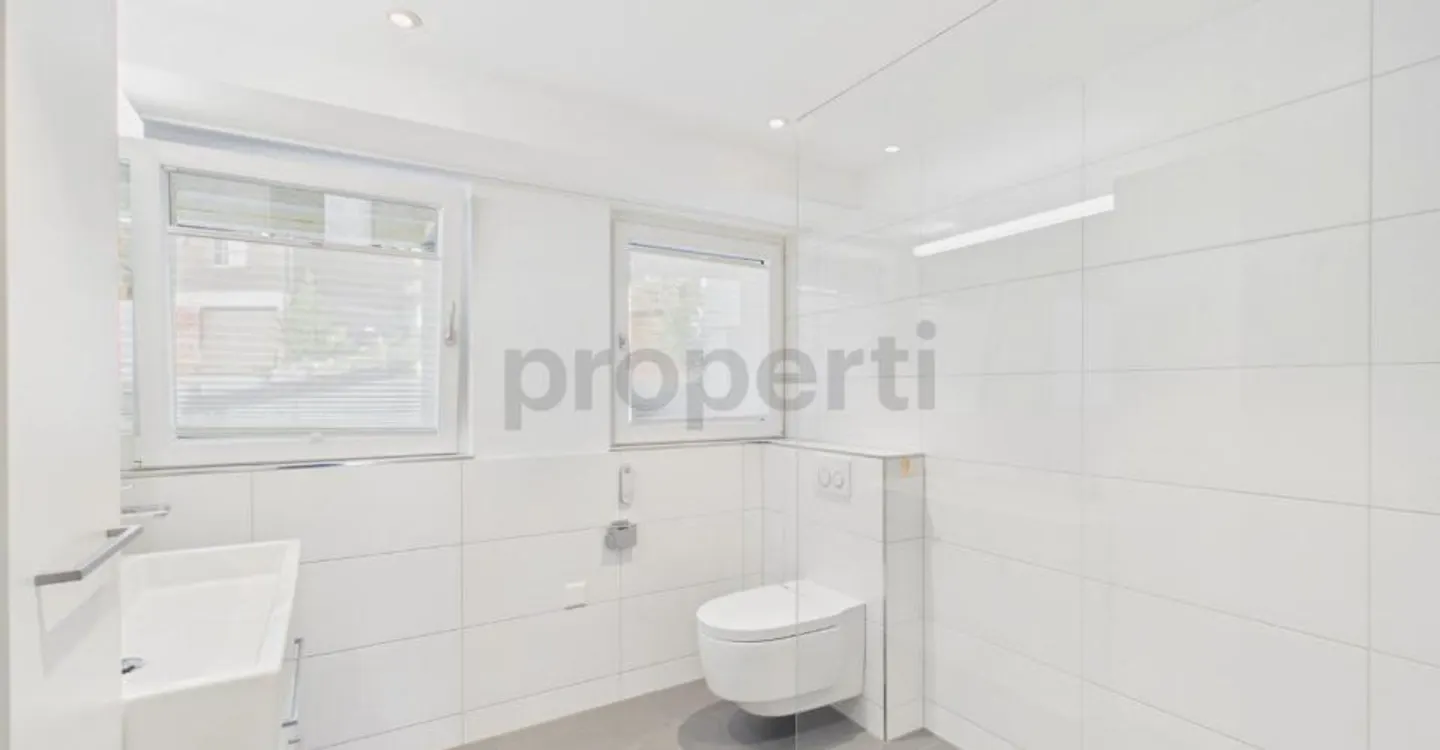 Charming and bright apartment with a beautiful balcony, including a parking space - Photo 11 of 12