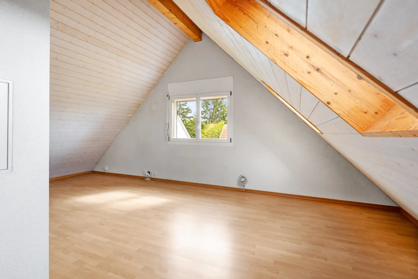 Zürich: Maisonette apartment with balcony and view of greenery - Photo 3 of 6