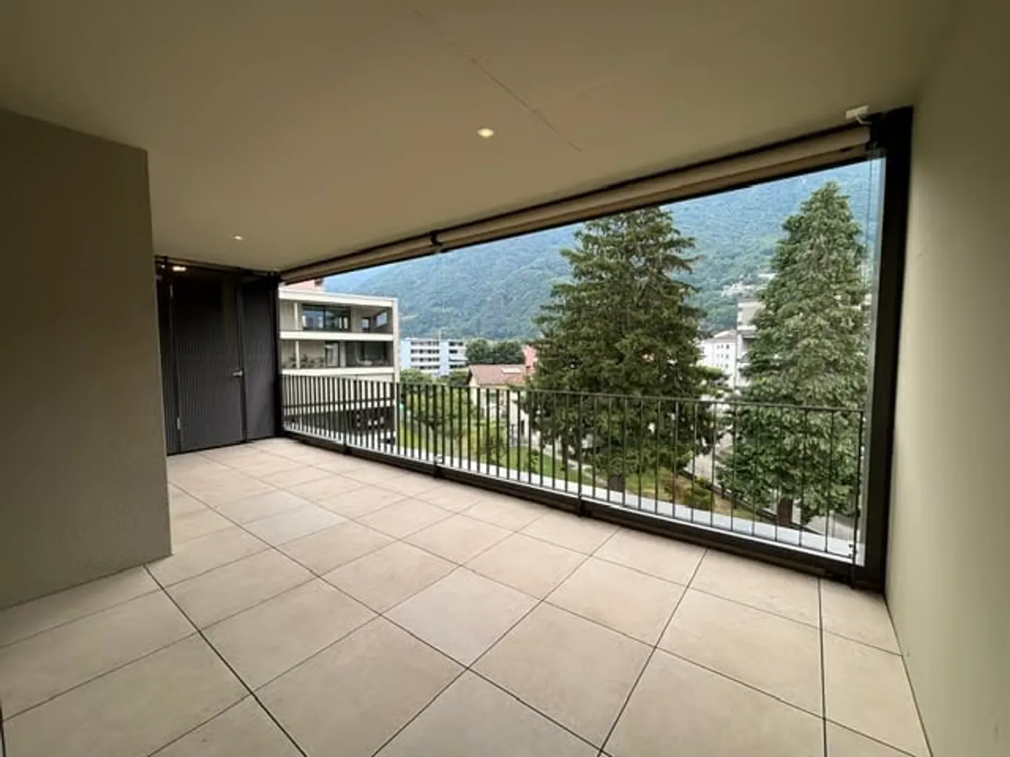 Furnished 2.5-room apartment in new construction in Bellinzona - Photo 2 of 12