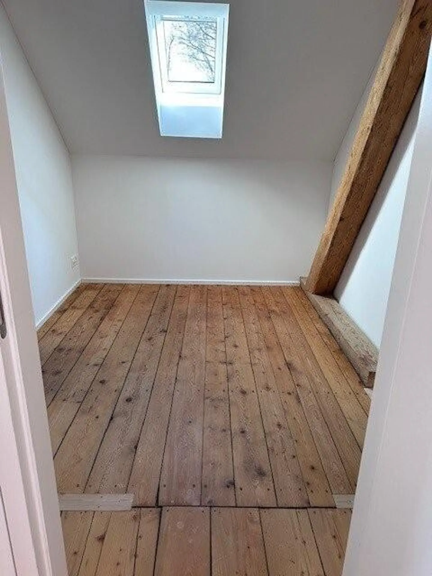 Attraktives Büro/Atelier im Dachgeschoss - Foto 4 von 7