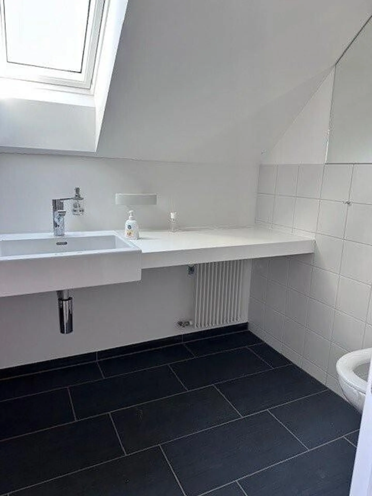 Attraktives Büro/Atelier im Dachgeschoss - Foto 5 von 7