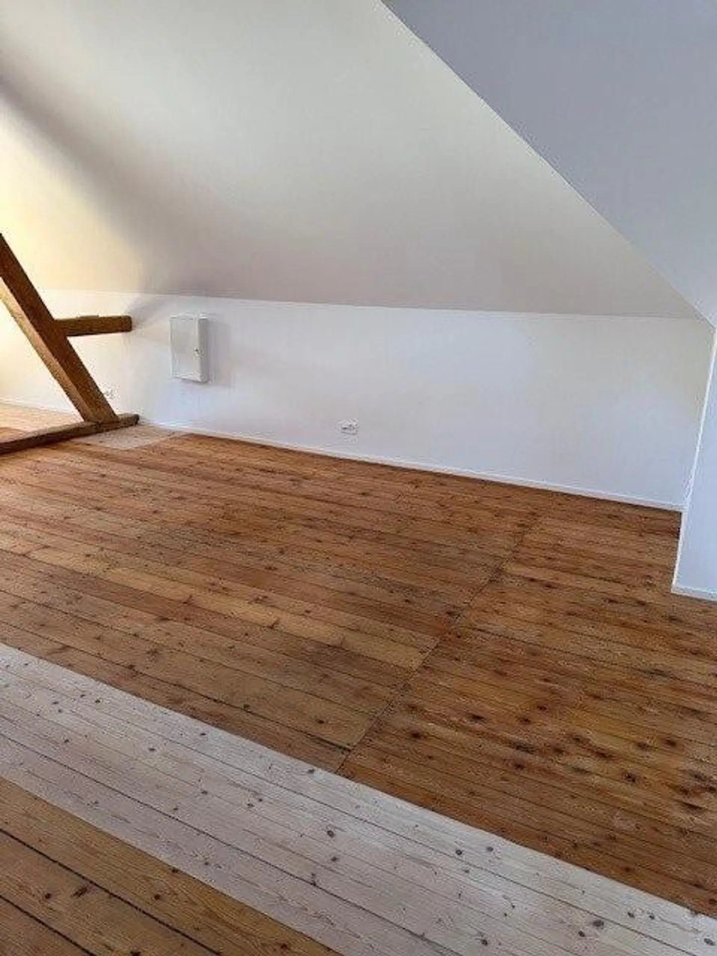 Attraktives Büro/Atelier im Dachgeschoss - Foto 2 von 7