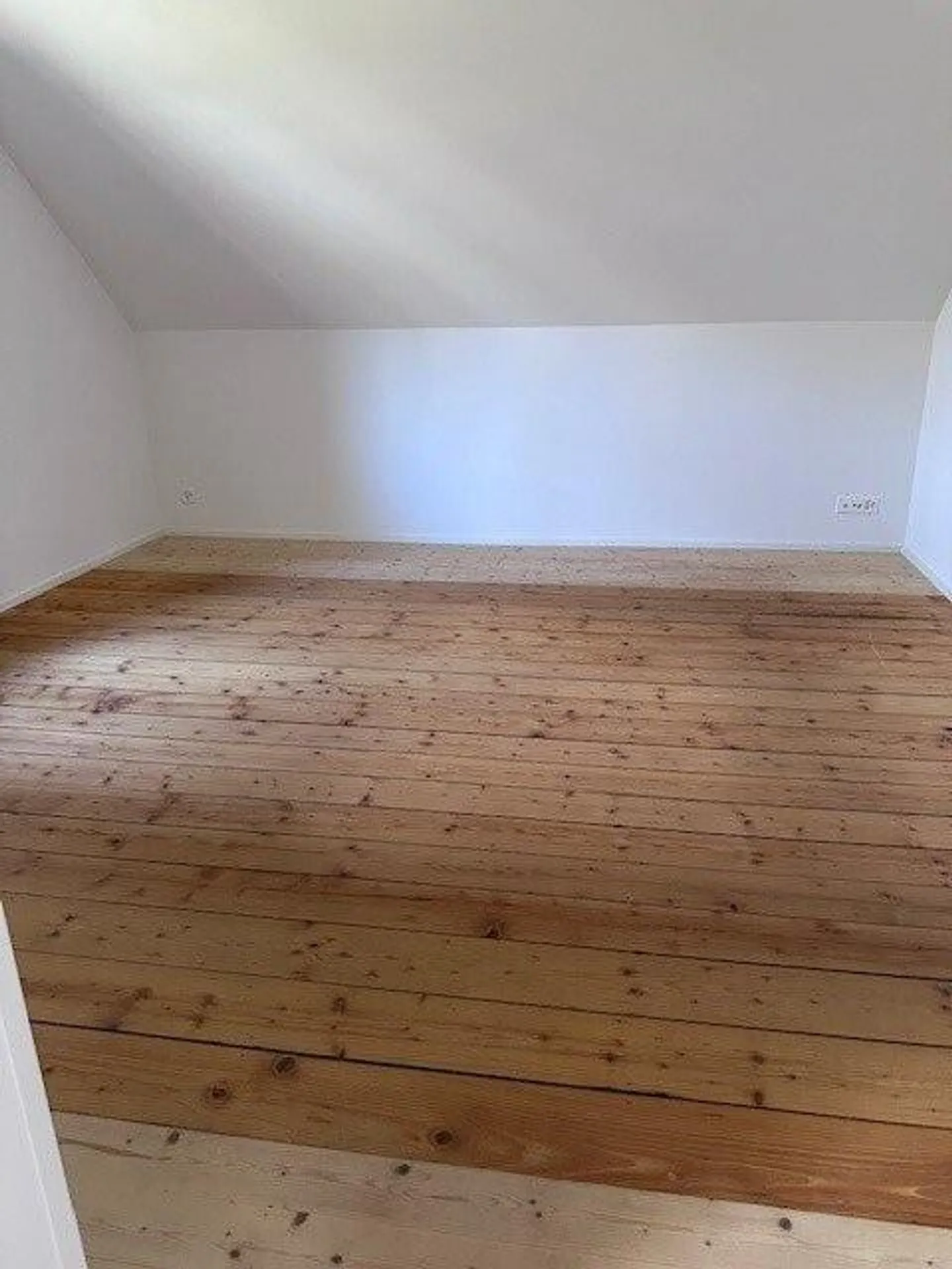 Attraktives Büro/Atelier im Dachgeschoss - Foto 3 von 7
