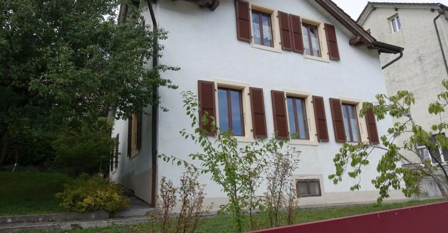 Tramelan - Family home with 5 1/2 rooms located in the center of the locality - Photo 1 of 11
