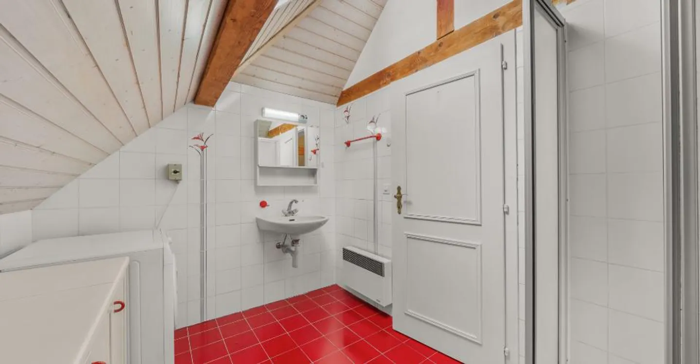 Beautiful detached house with 5.5 rooms + studio with independent access - ideally located near the city center, transport, and amenities - Photo 16 of 16