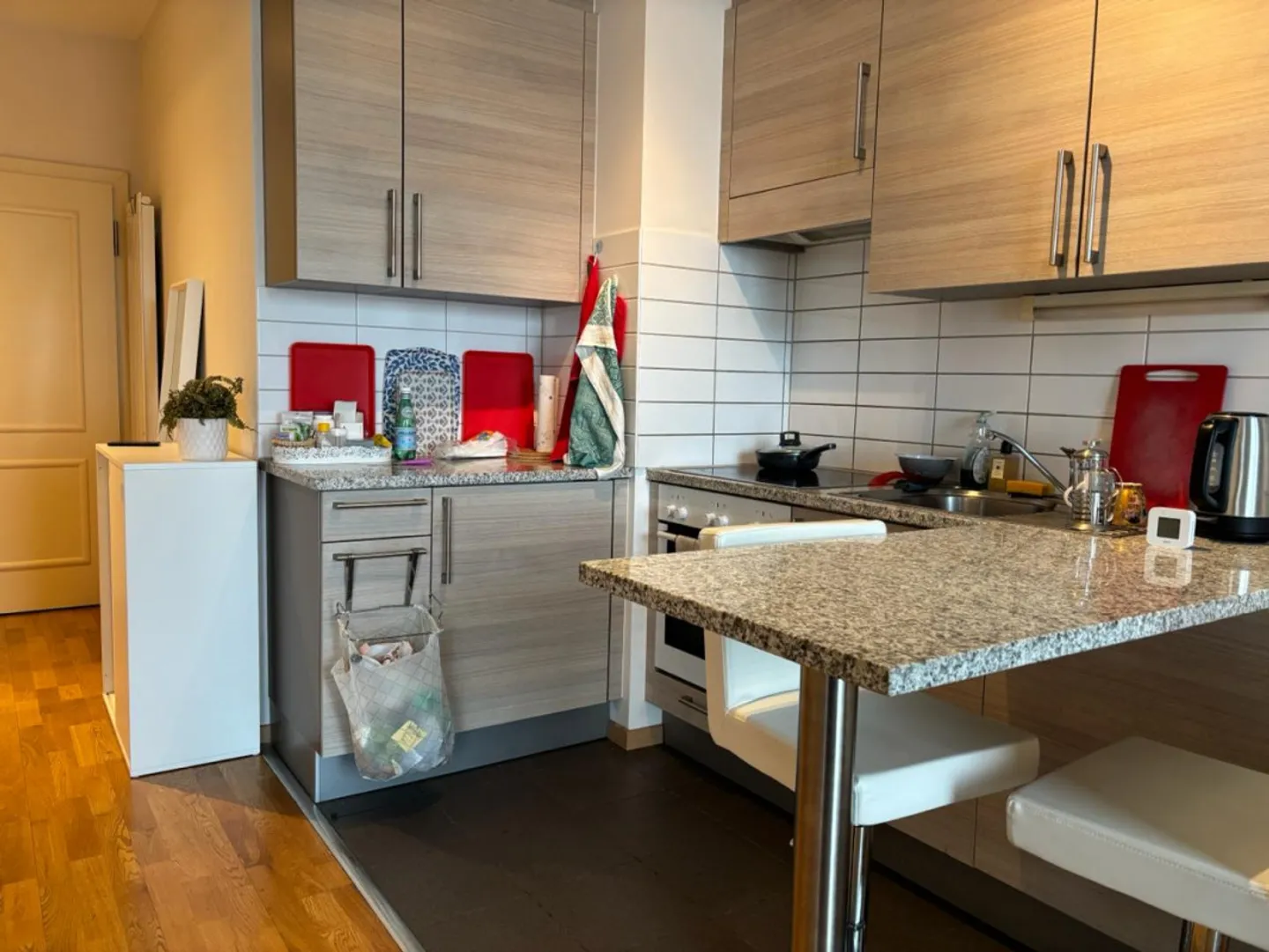 Charmante Wohnung Nähe UN - Foto 2 von 7