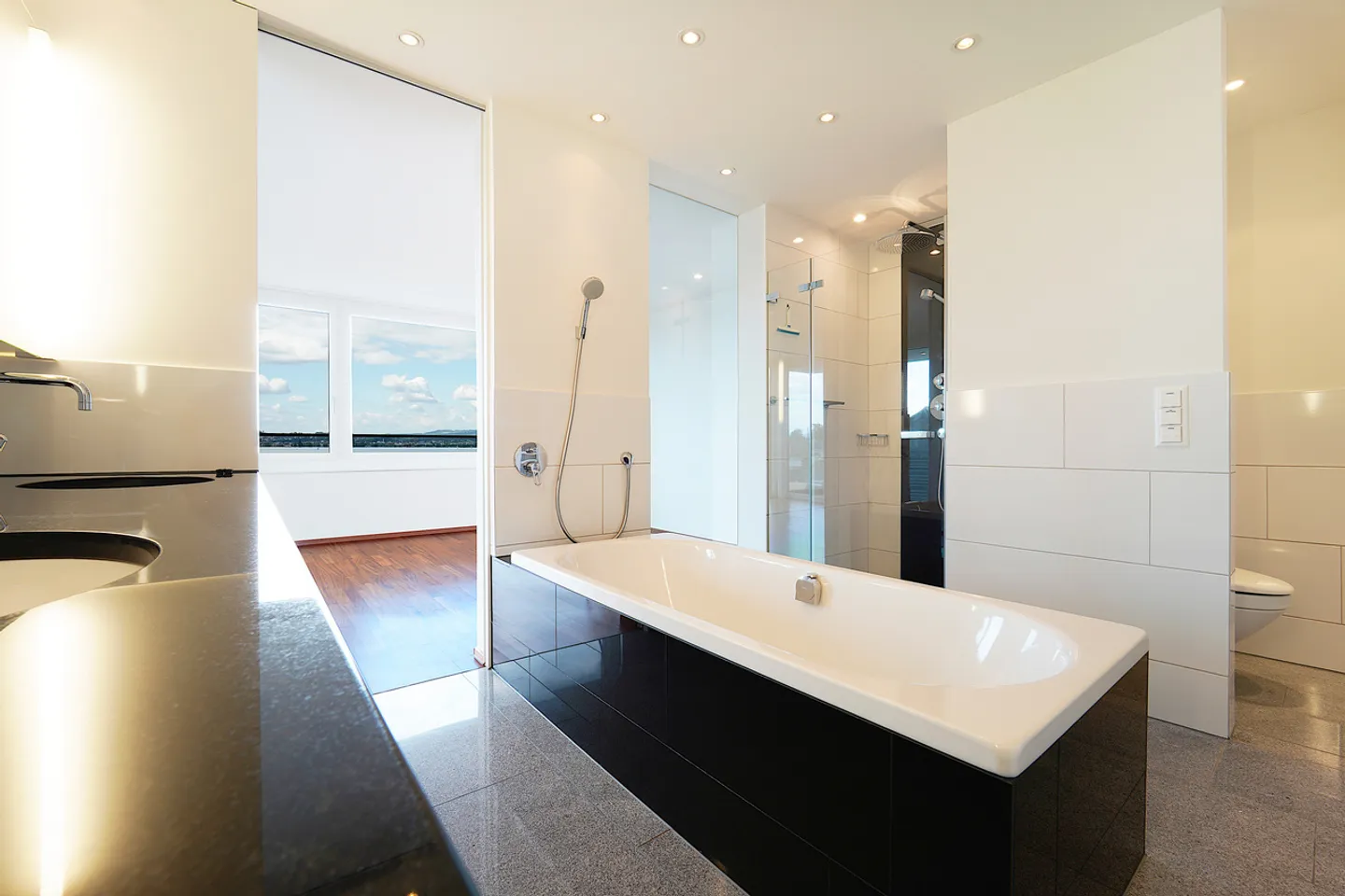 Appartement de luxe en attique avec vue sur le lac - Photo 7 sur 11