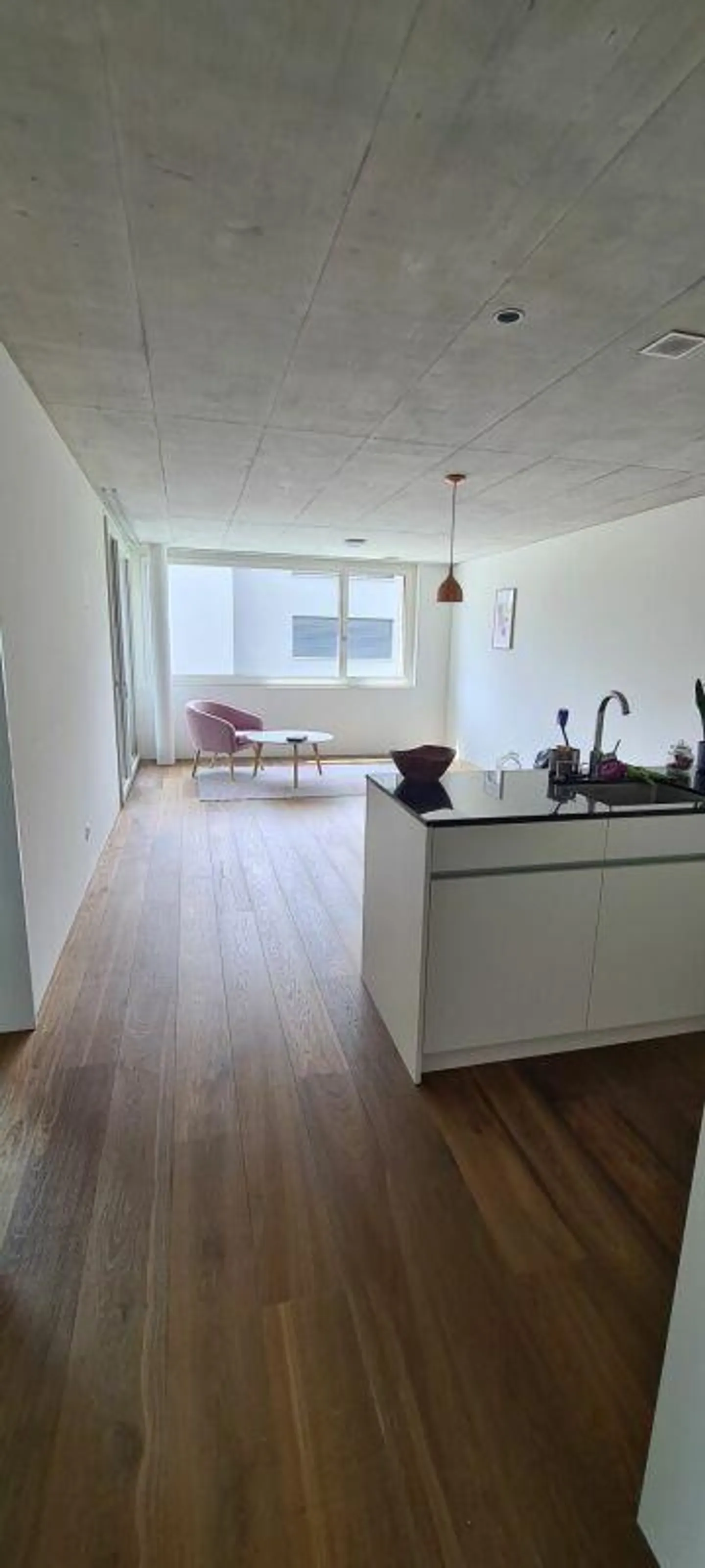 Appartement moderne de 2,5 pièces avec vue - Photo 3 sur 8