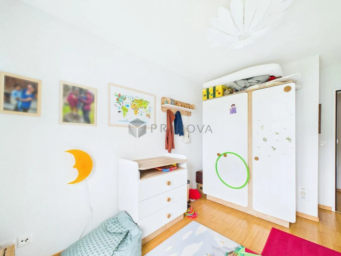 Central and yet quiet - charming 4.5-room apartment in Volketswil - Photo 7 of 9