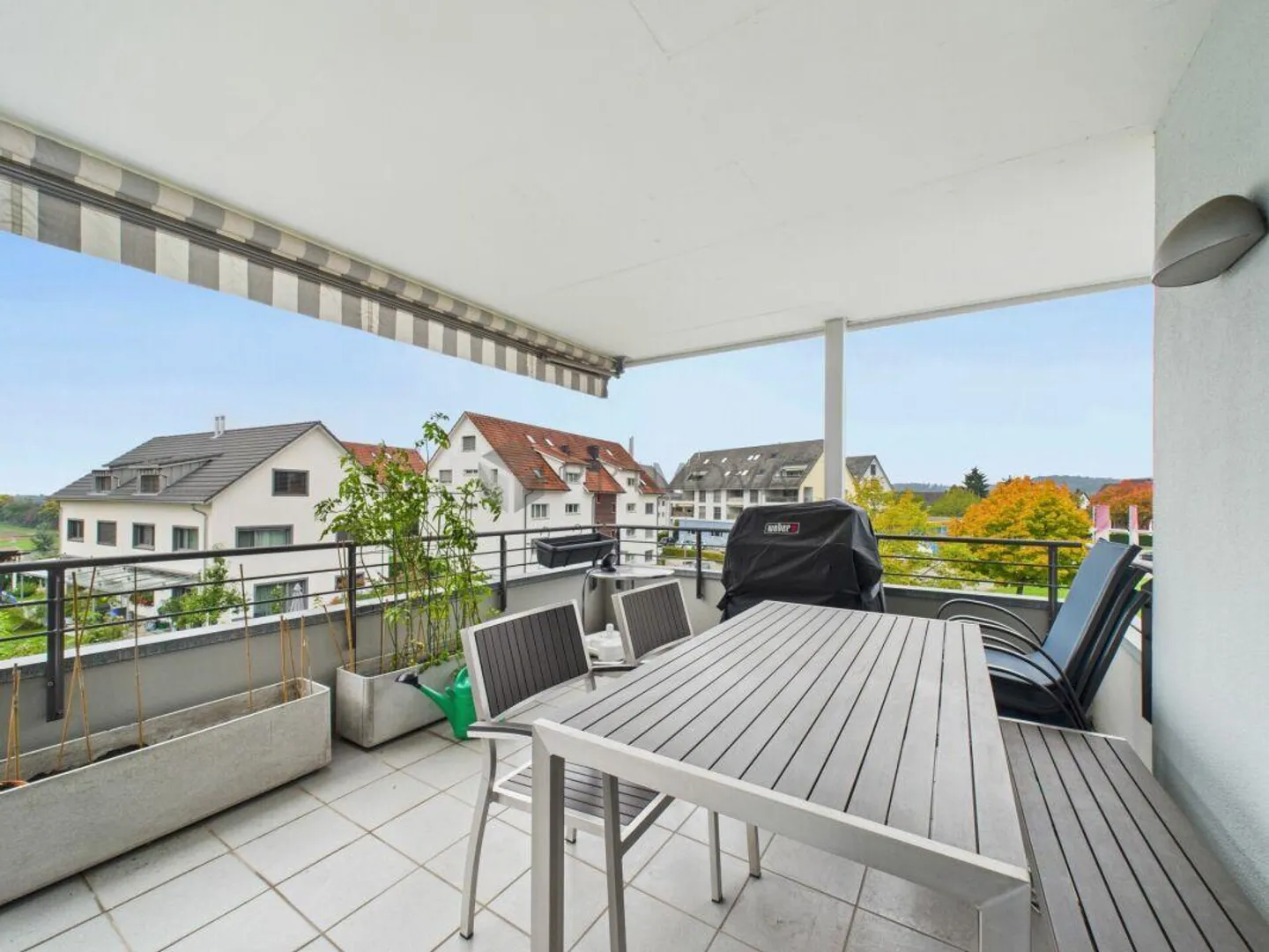 Central and yet quiet - charming 4.5-room apartment in Volketswil - Photo 4 of 9