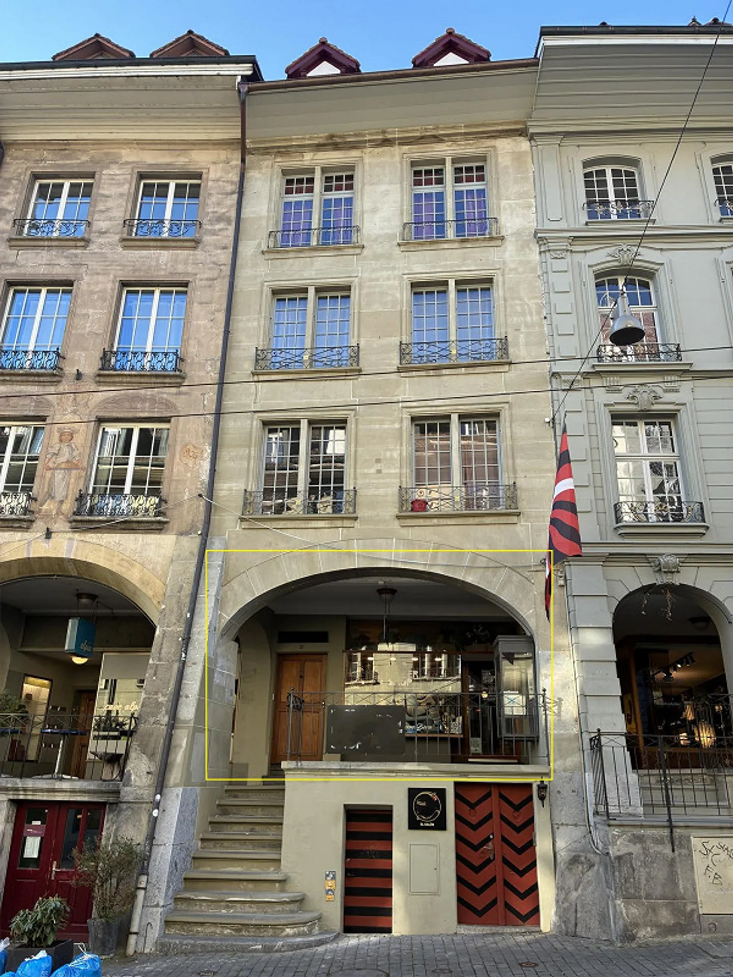 Schönes Ladenlokal in preisgekröntem Altstadthaus Bern - Photo 1 sur 5