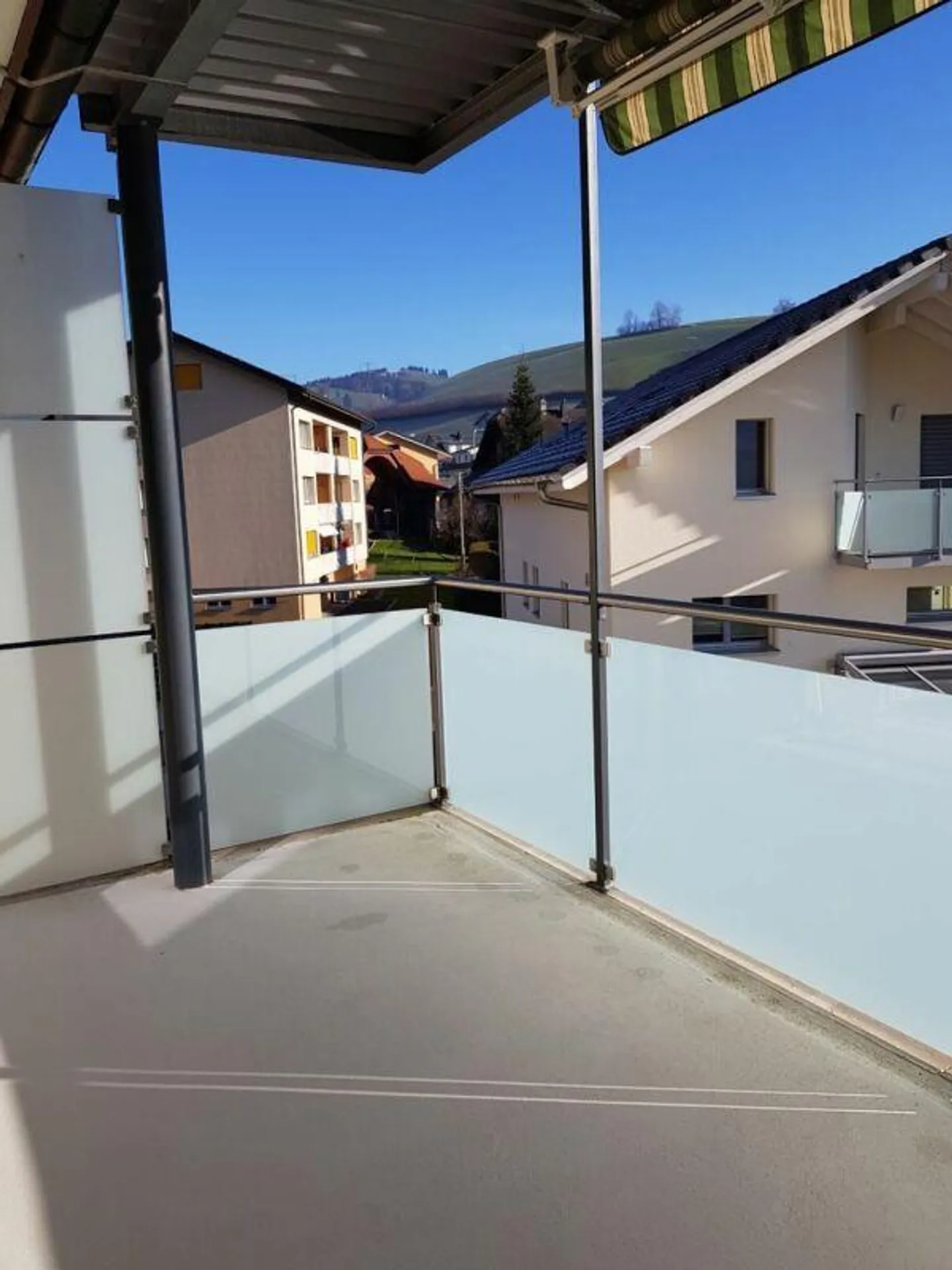 Appartamento di 4,5 stanze in affitto nel centro del villaggio - Foto 9 di 12