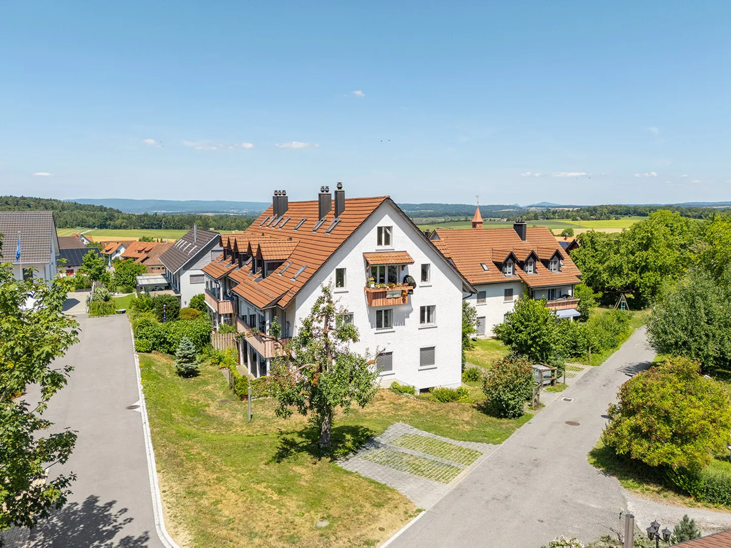 Your new home in the Zurich wine region - spacious, bright, and close to nature - Photo 2 of 7