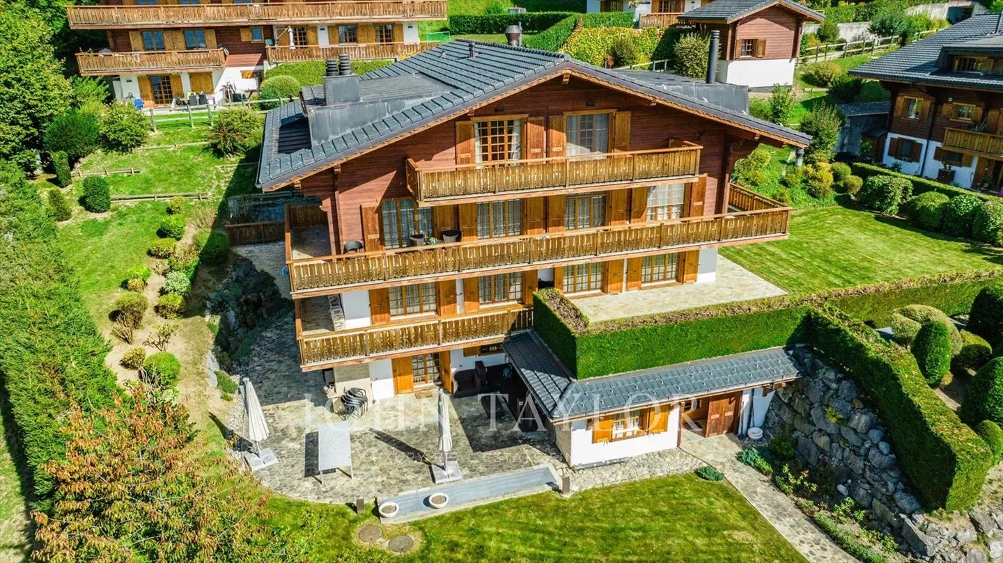 CO-EXCLUSIVE! Fabulous family chalet with panoramic mountain views - Photo 1 of 13